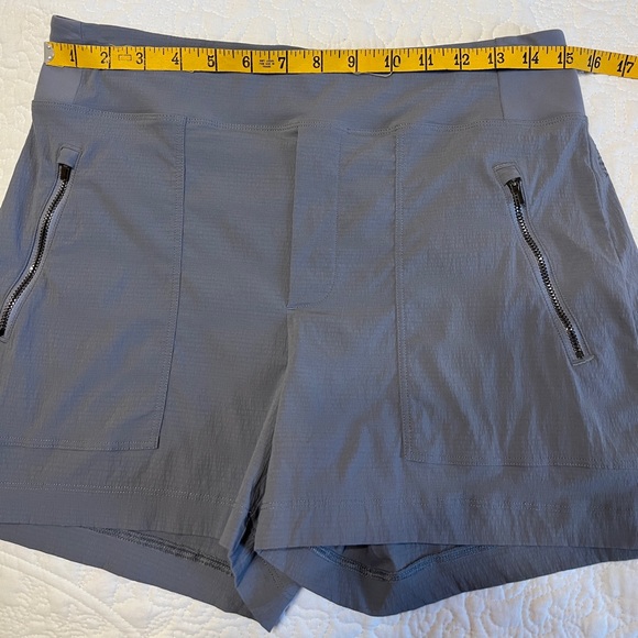 Athleta Pants - Athleta Women's Gray Shorts 6